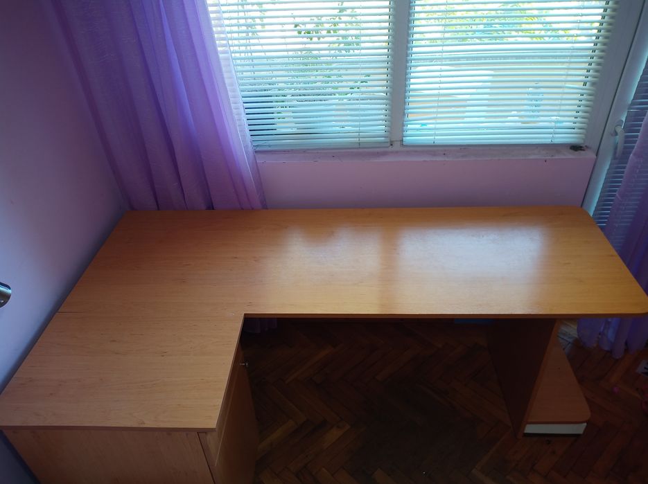 Промоция Бюро с шкаф и чекмедже много запазено