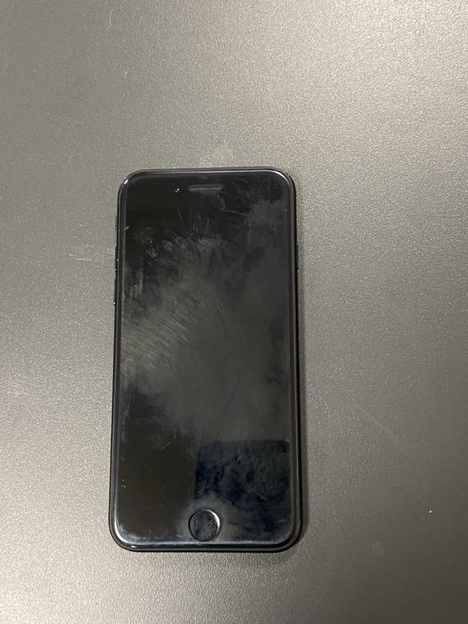 Prodavam iphone se 2020