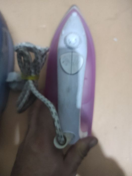 Două fiare de călcat utilizate funcționale, 50 amândouă