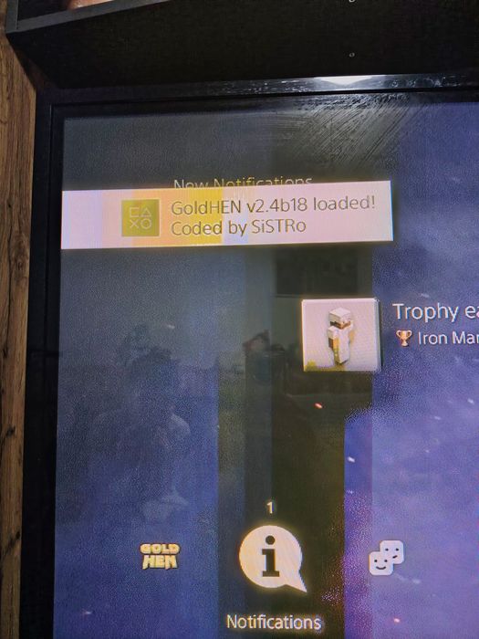 PS4 slim modat impecabil, multe jocuri instalate și 2 controlere