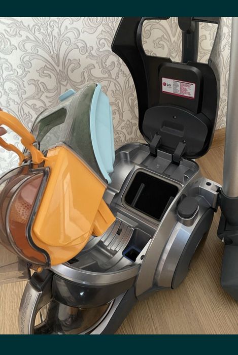 Пылесос LG Compressor Turbo щётка