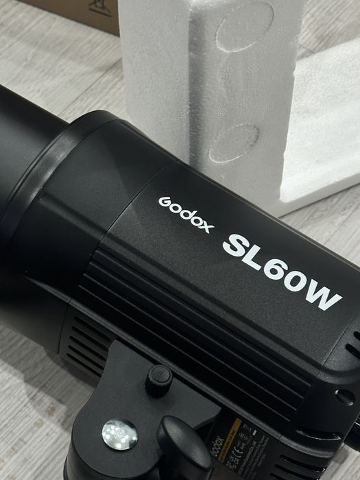 Источник света Godox SL60W+усиленный штатив