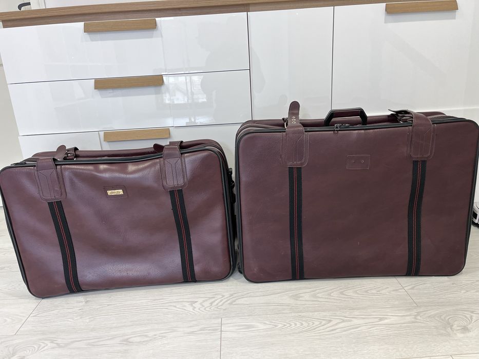 Винтидж кожени куфари за реквизит