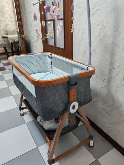 Продам кроватку, мобиль в подарок