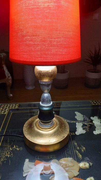 Veioză din lemn vechie restaurata cu foiță de aur.