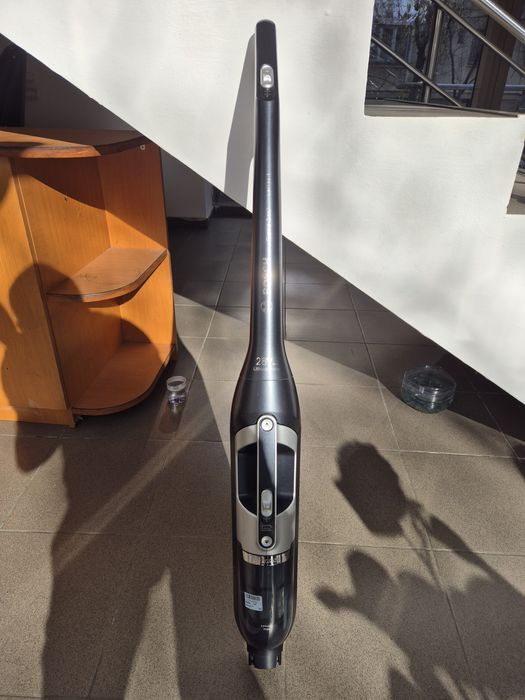 Aspirator Bosch ,vertical cu acumulator