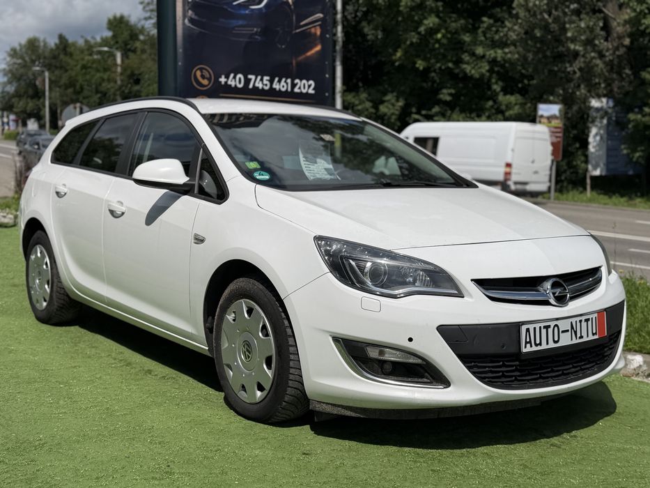 Opel Astra j 2013 si in Rate