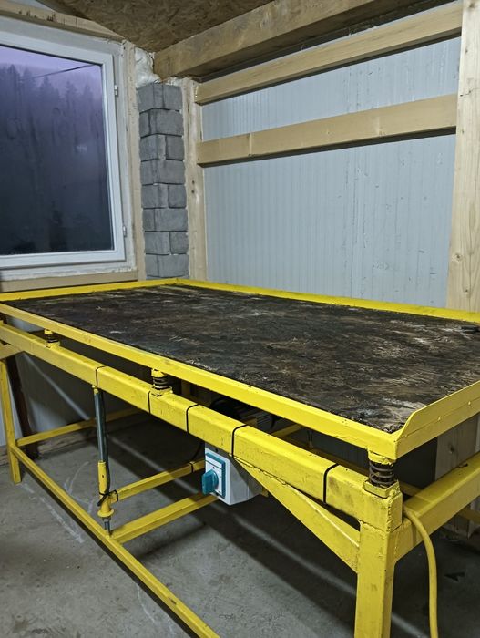 Masă vibrantă de vânzare