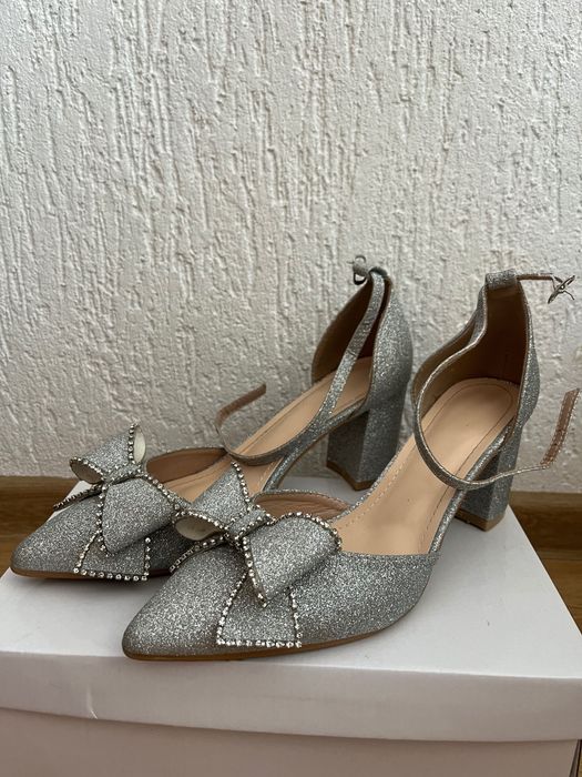 Официални токчета