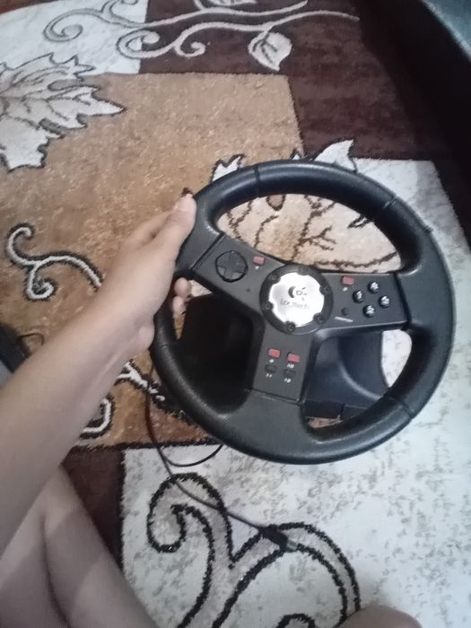 Logitech  волан эа игри на шофиране