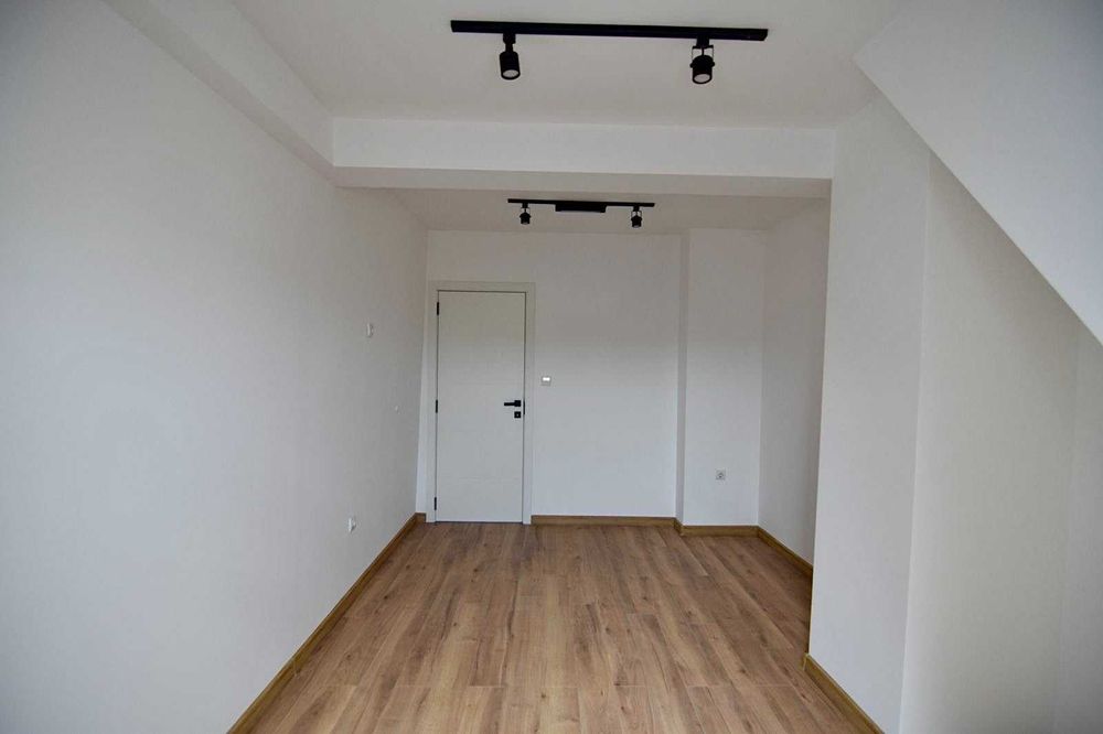 Продава се Тристаен апартамент в Пловдив, Остромила - 72 кв.м за 1806 €/кв.м - Снимка #6