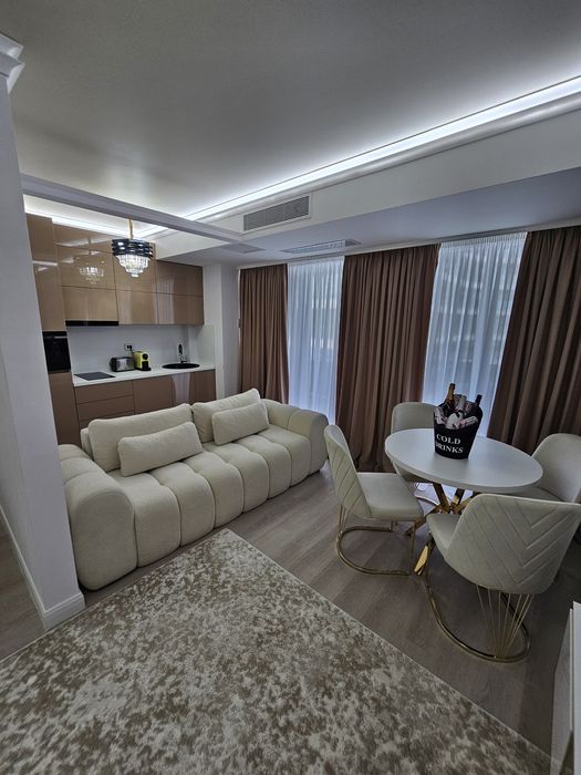 Studio de Lux White Titanic 700 Ron / Noapte