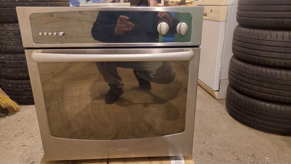 Фурна за вграждане с котлони gorenje