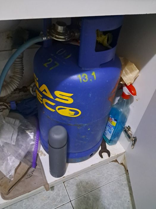 Vând butelie albastră