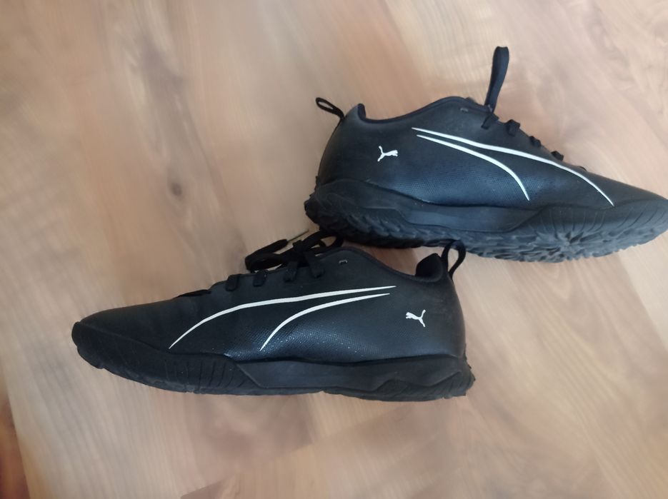 Ghete de fotbal pentru juniori PUMA Black White mărime 38