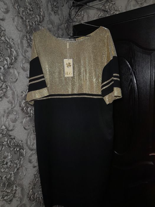 Переливающееся шикарное платье