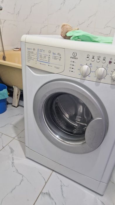 Стиральная машина Indesit — в хорошем состоянии
