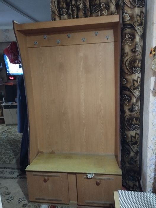 Отдам прихожку. Срочно.