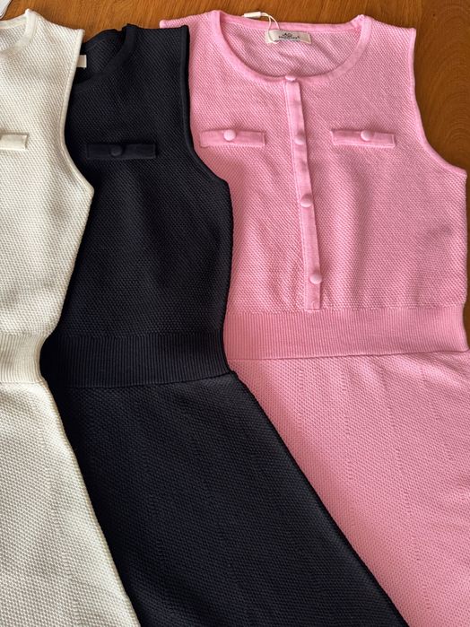 Рокля стегнато структурирано трико плетиво