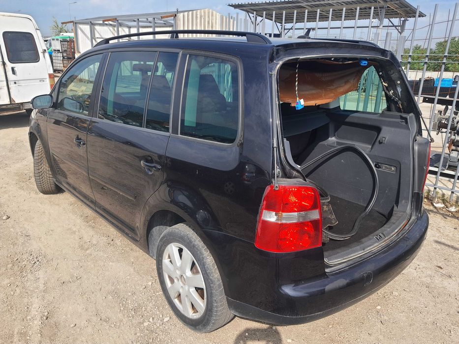 На части! VW Touran 2.0 TDI