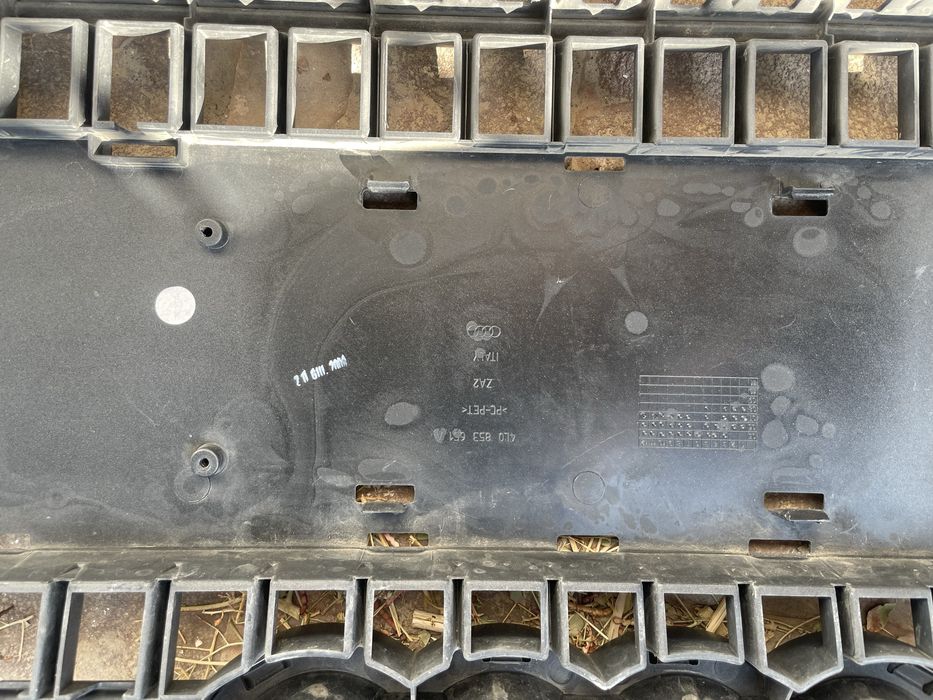 Решетка радиатора AUDI Q7