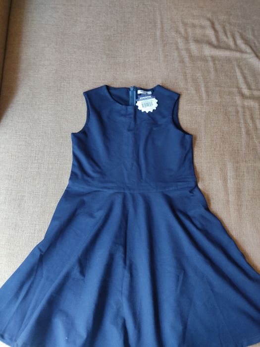 Новое.с этикеткой платье в школу