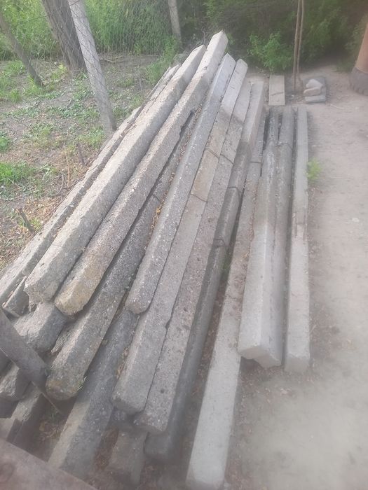 Vând șpalieri de vie din beton