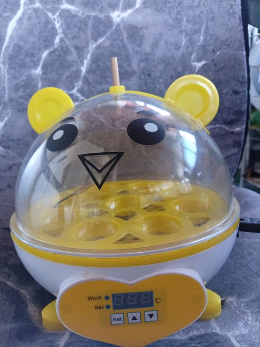 Инкубатор за люпене на пилета