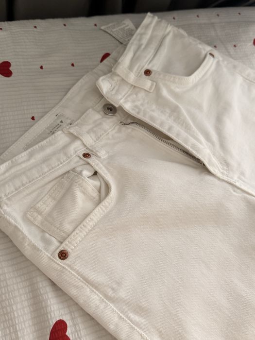 Джинсы белые Zara