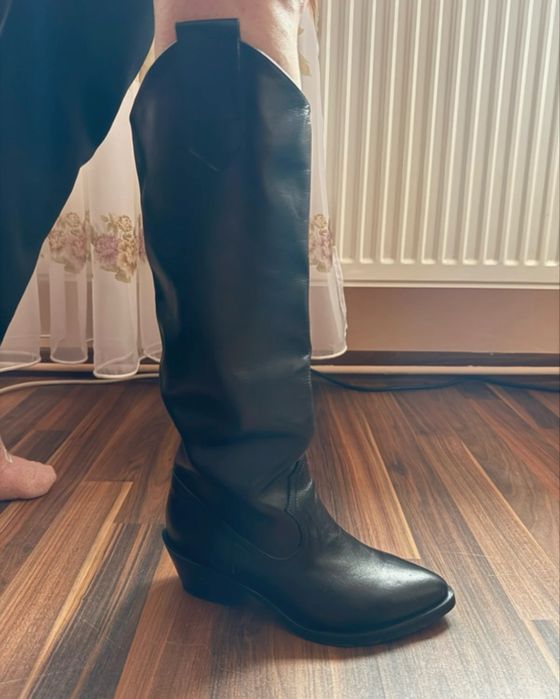 Cizme negre din piele