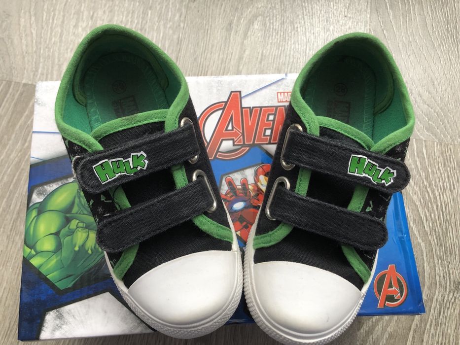 Adidasi tenesi lumini hulk panza