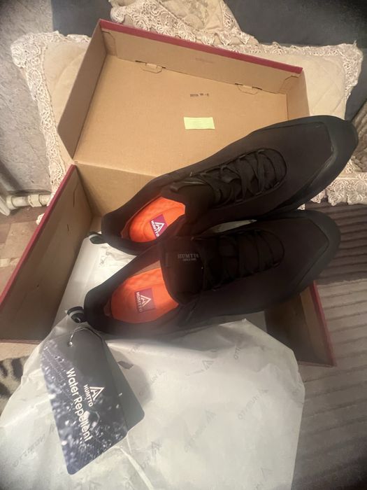 Продам новые кросовки HUMTTO