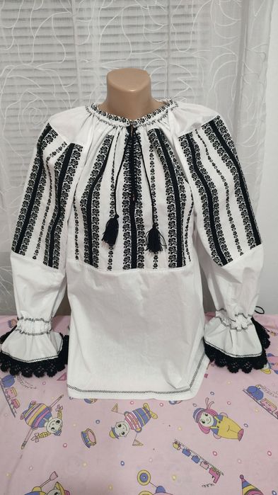 Ie tradițională,noua, cu motive florale țesute