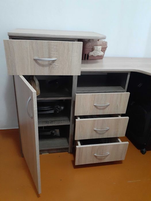 Стол письменный угловой с тумбочками