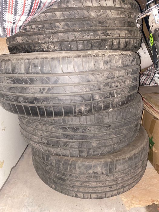 Продам Шины летние 235/60/18, KUMHO