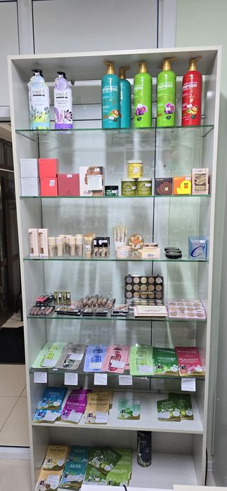 Продам стеклянную  витрину