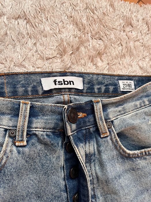 Скъсани дънки (MOM fit)