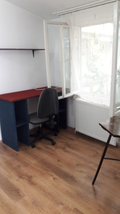 Închiriez apartament cu o cameră la casă
