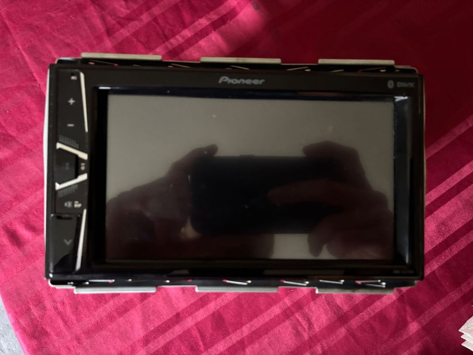 Продавам мултимедия Pioneer DMH-G220BT – използвана 1 годинa.