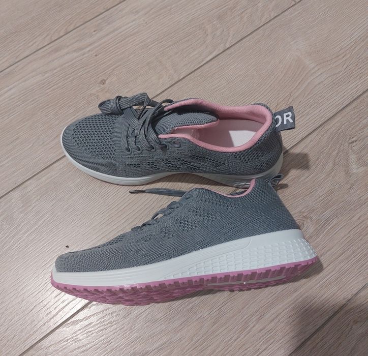 Новые кроссовки 36 размер