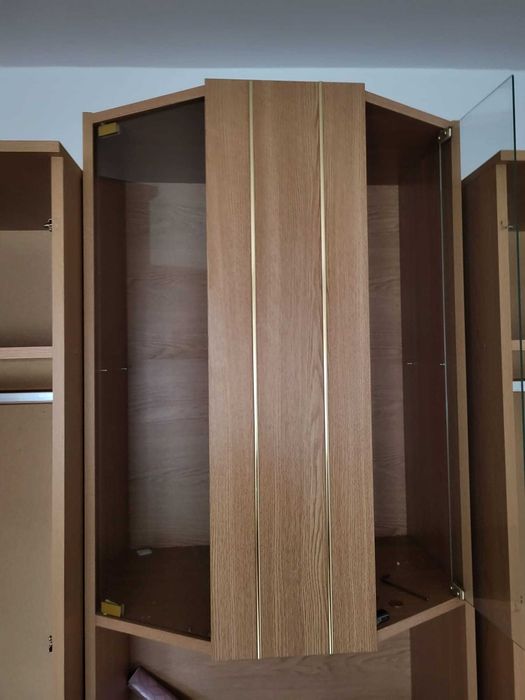 Set Mobilă Living: Vitrină, Soldat cu sertare și 2 Corpuri mici