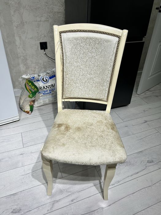 Стулья кухонные.