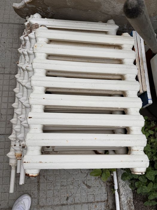 Продам б/у чугунные батареи