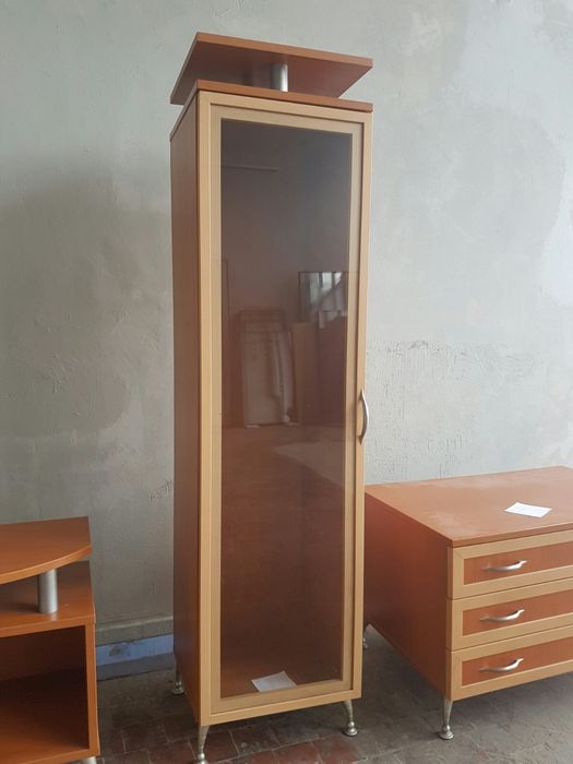 Холна секция с витрина