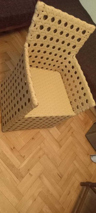 Продавам Офис стол и Плетен стол