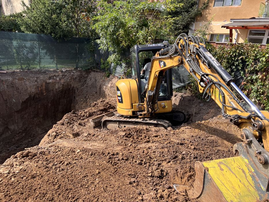 Inchiriez miniexcavator