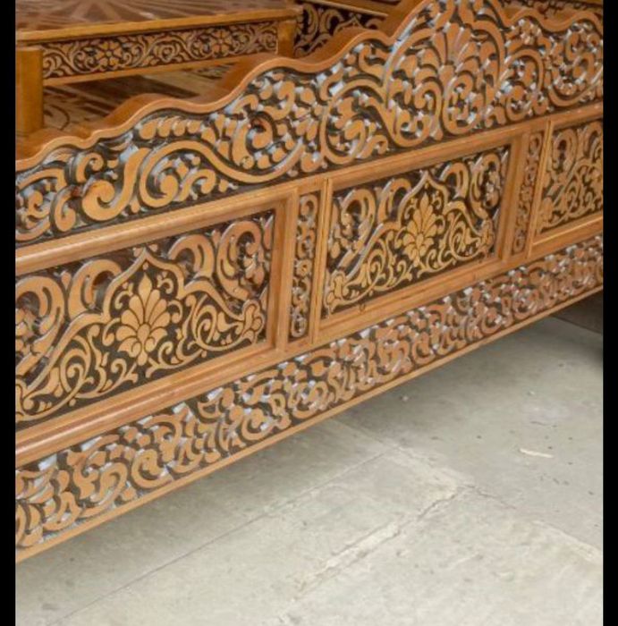 Топчан из ореха новый ручная работа