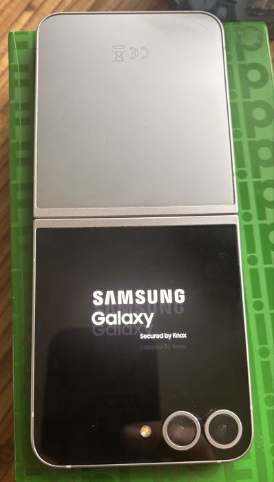 Samsung Galaxy Z Flip6 256gb.