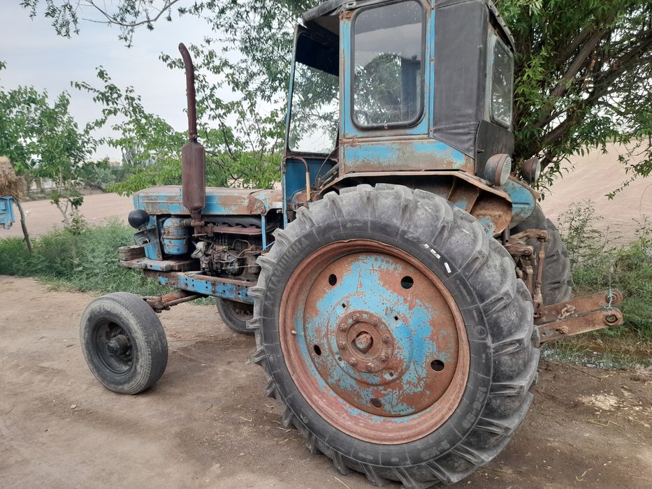 T 28 traktor sotladi xolati zòr kraskasi radnoy balonlari yangi