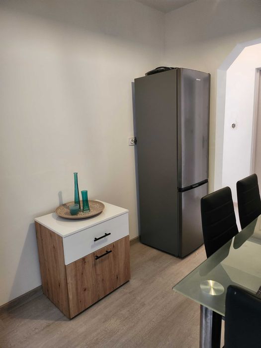 Închiriez apartament